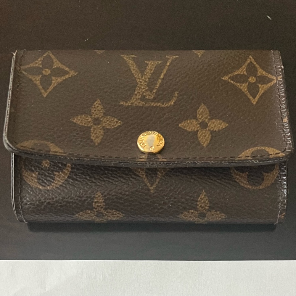 Louis Vuitton 6 Key Holder